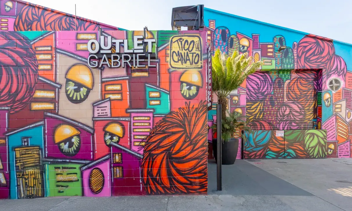 Fachada Outlet Gabriel — entrada